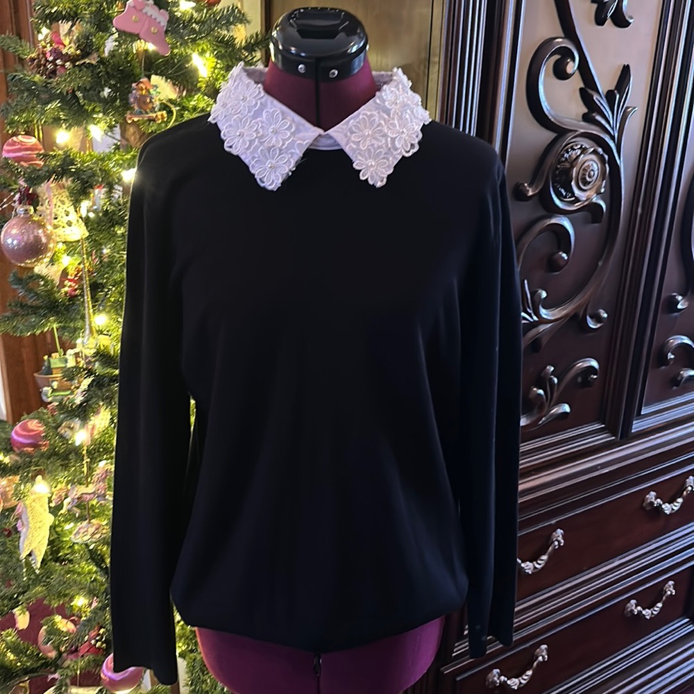 White collar Sweater